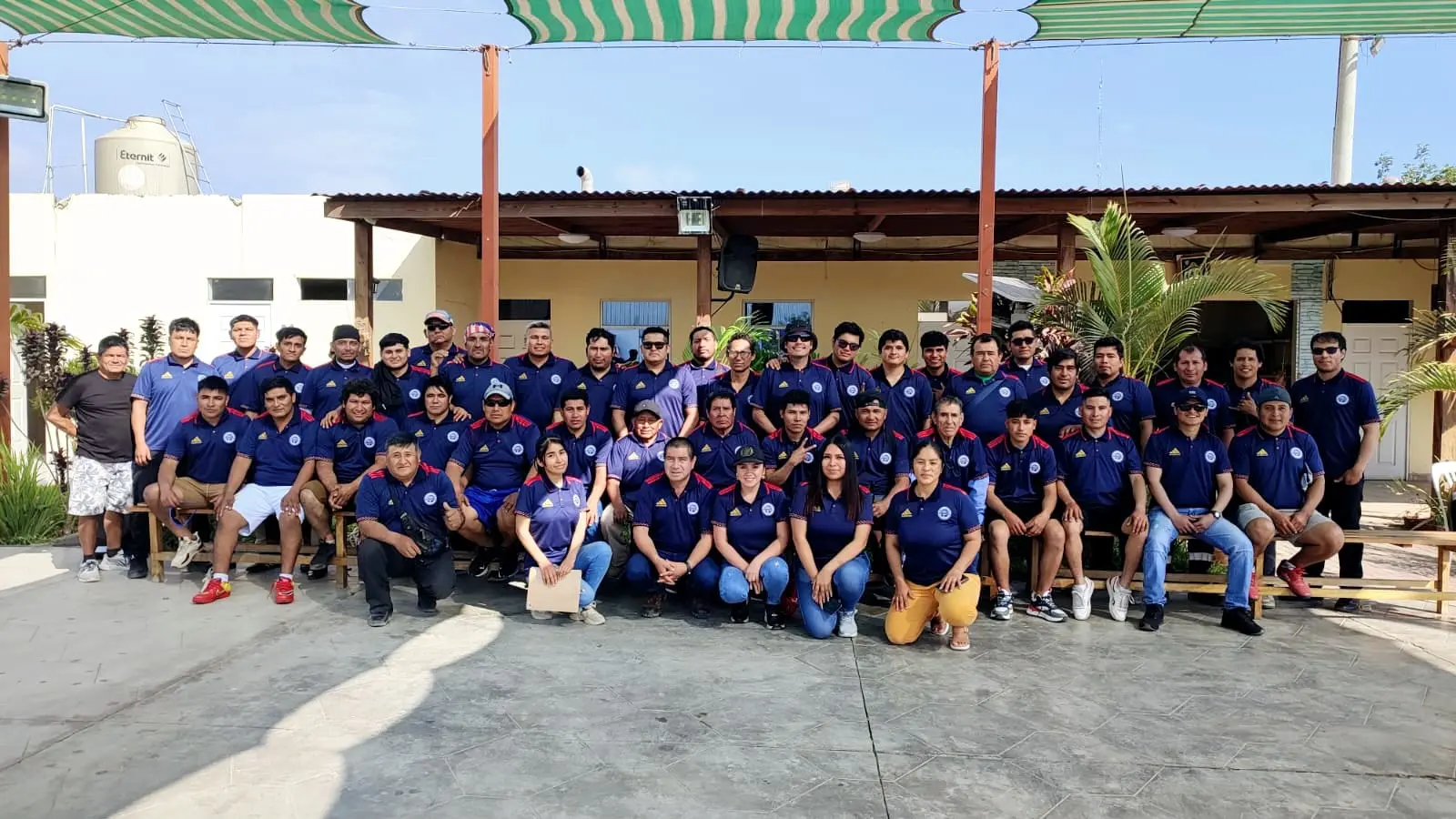 Equipo de Welding Estructuras - Ingenieros y profesionales en una obra