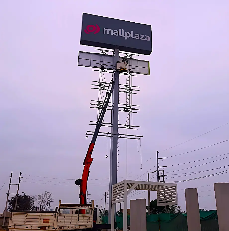 Estructuras metálicas en Mall Plaza Trujillo